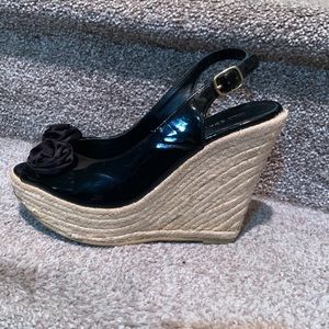 Wedge shoes - black patent leather, espadrille heel. Rosebud silk flowers. 4.5in